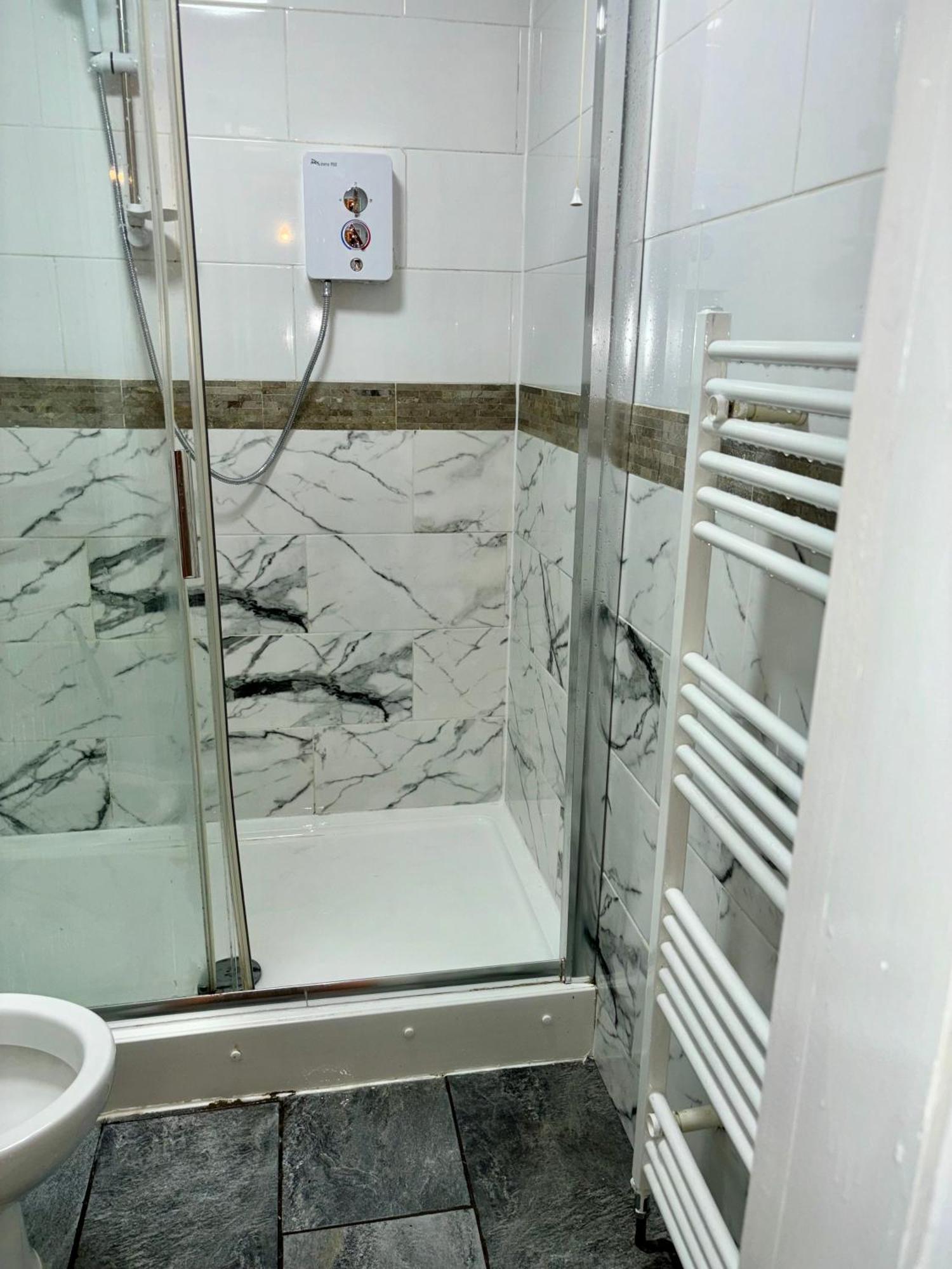 Stainless Guests House Hotell Dudley Eksteriør bilde
