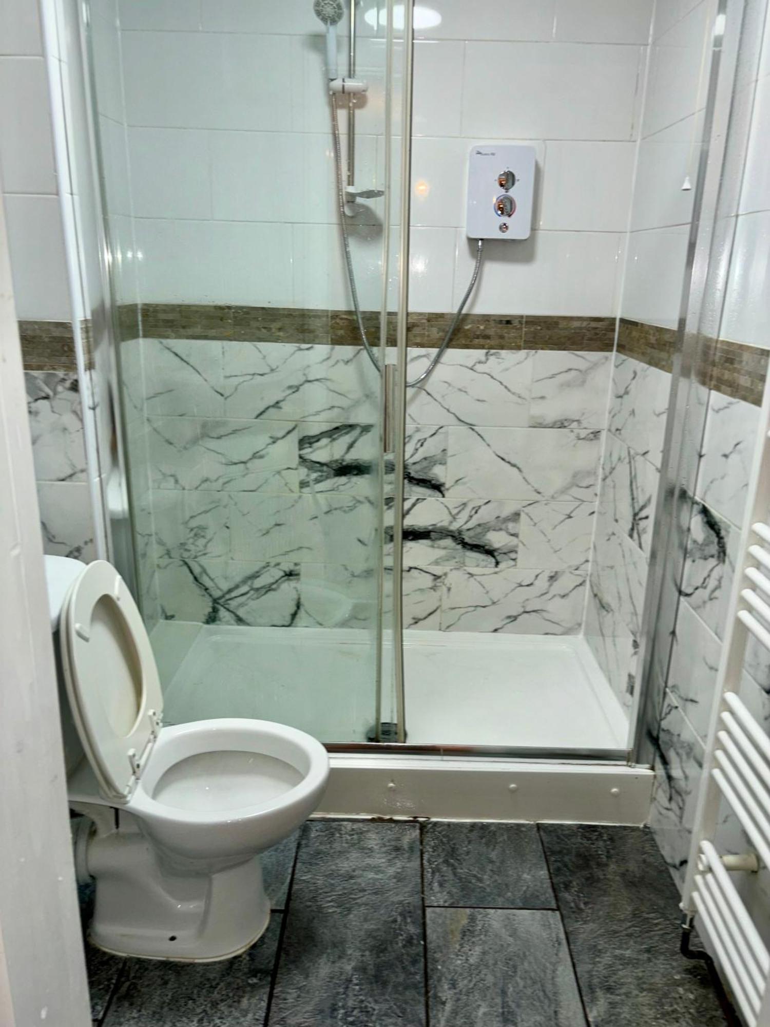 Stainless Guests House Hotell Dudley Eksteriør bilde
