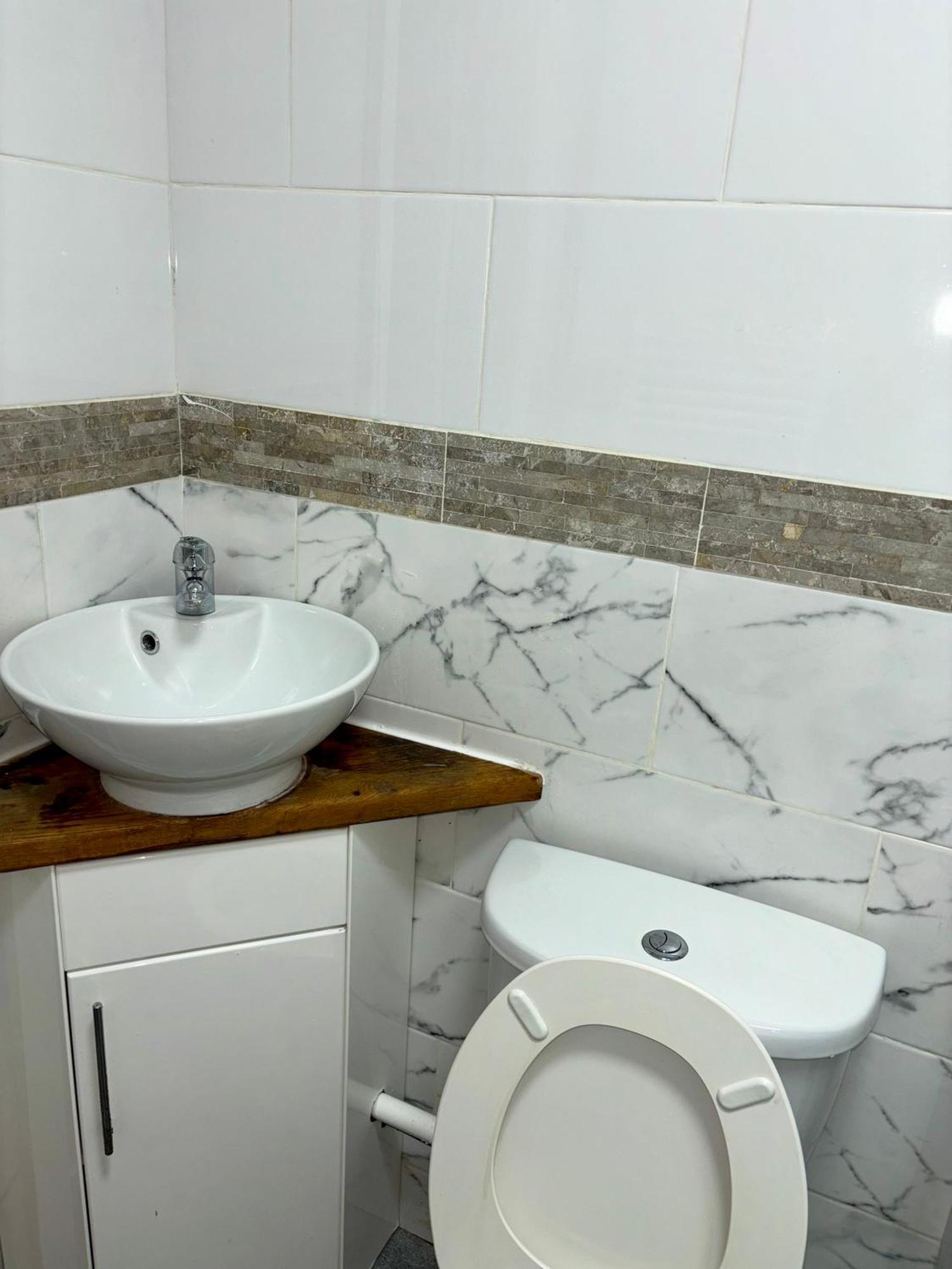 Stainless Guests House Hotell Dudley Eksteriør bilde