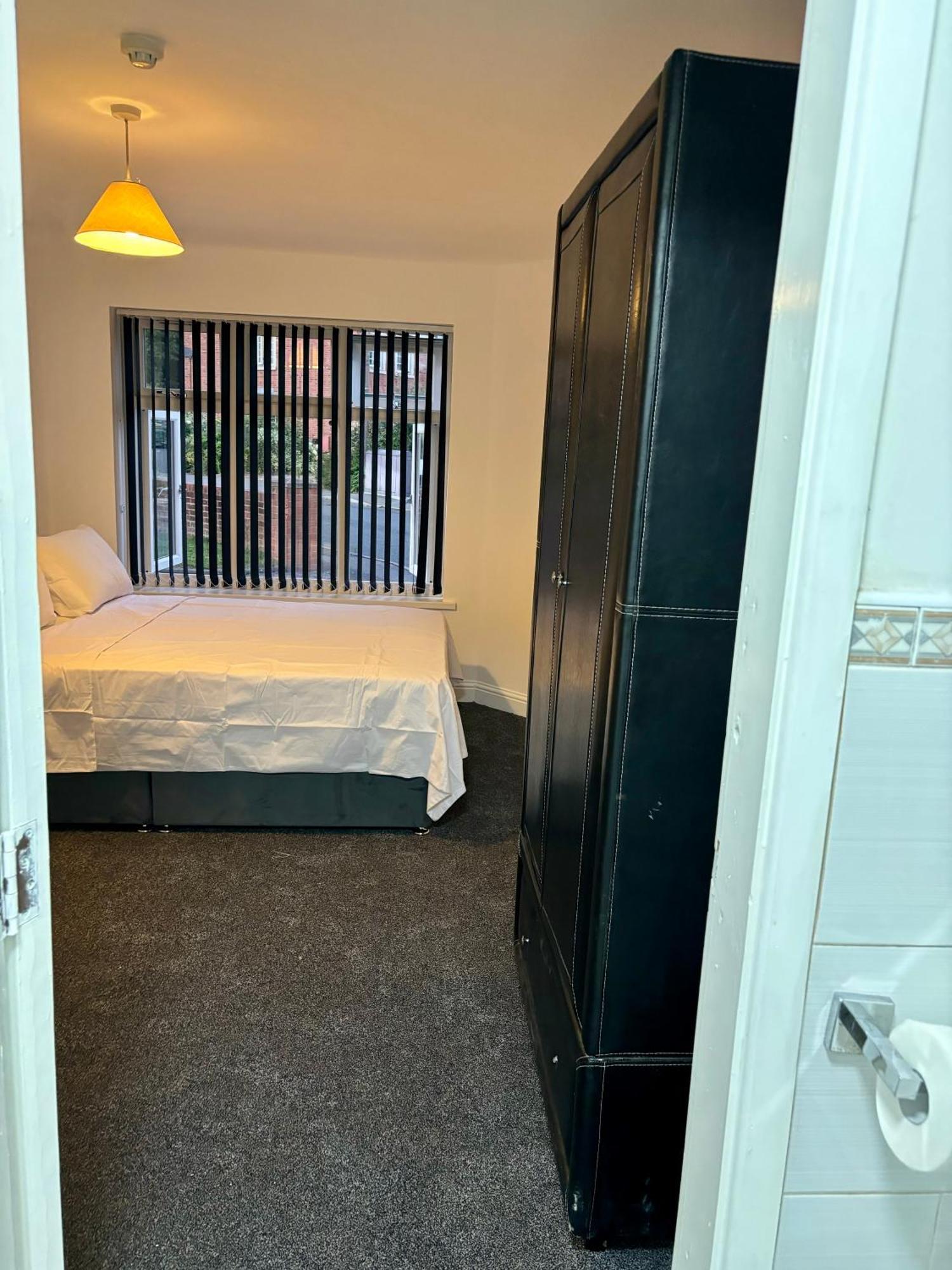 Stainless Guests House Hotell Dudley Eksteriør bilde
