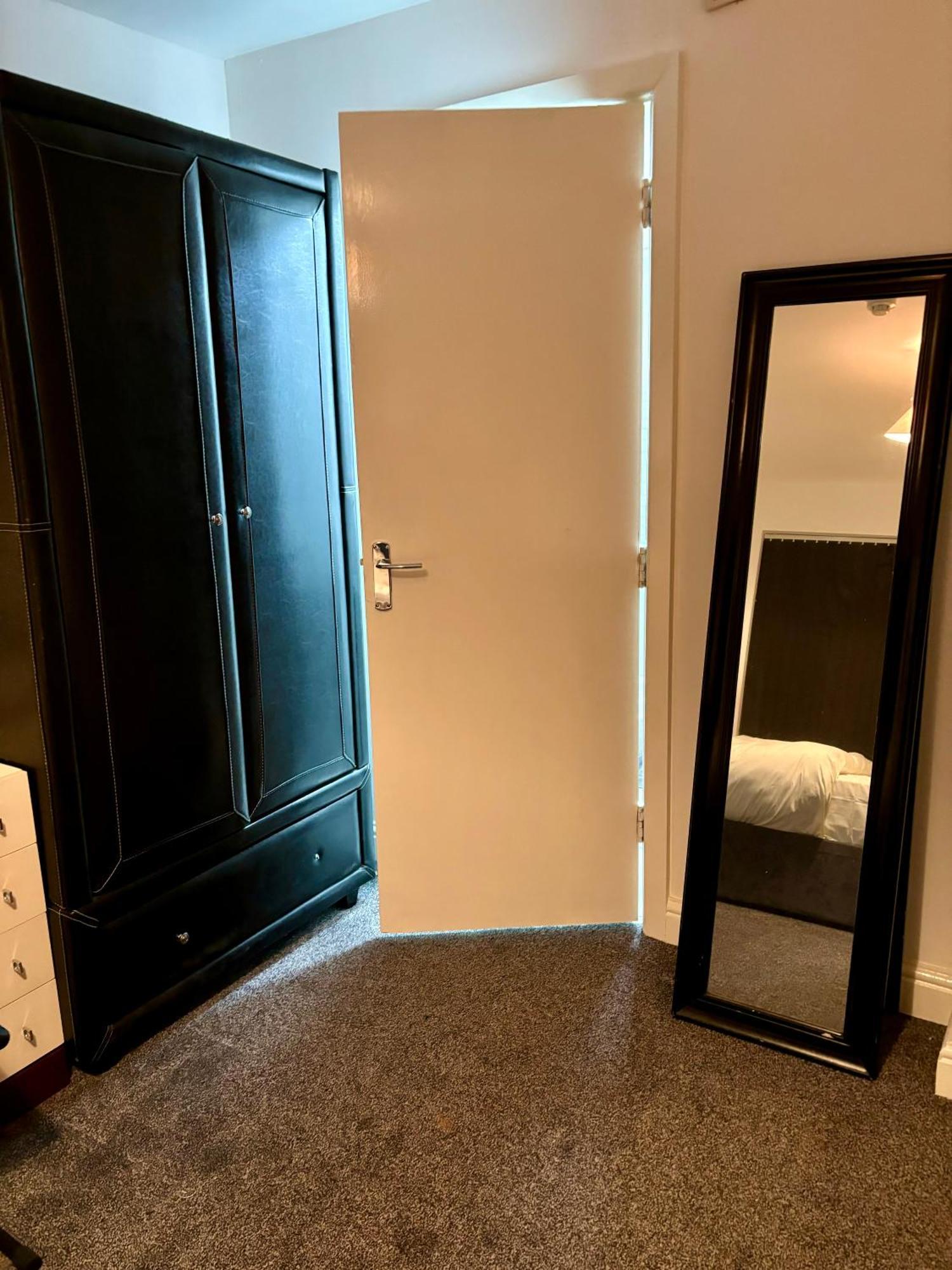 Stainless Guests House Hotell Dudley Eksteriør bilde