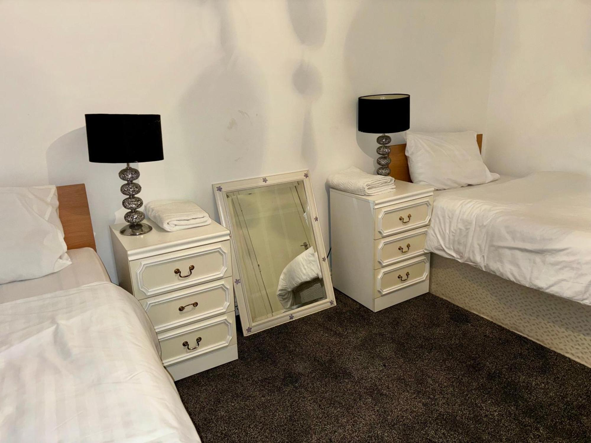 Stainless Guests House Hotell Dudley Eksteriør bilde