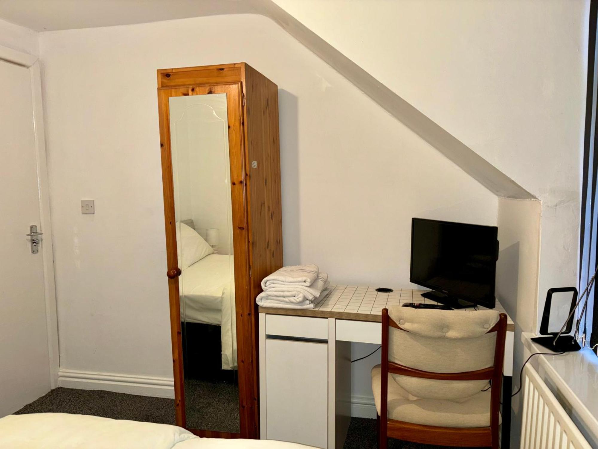 Stainless Guests House Hotell Dudley Eksteriør bilde